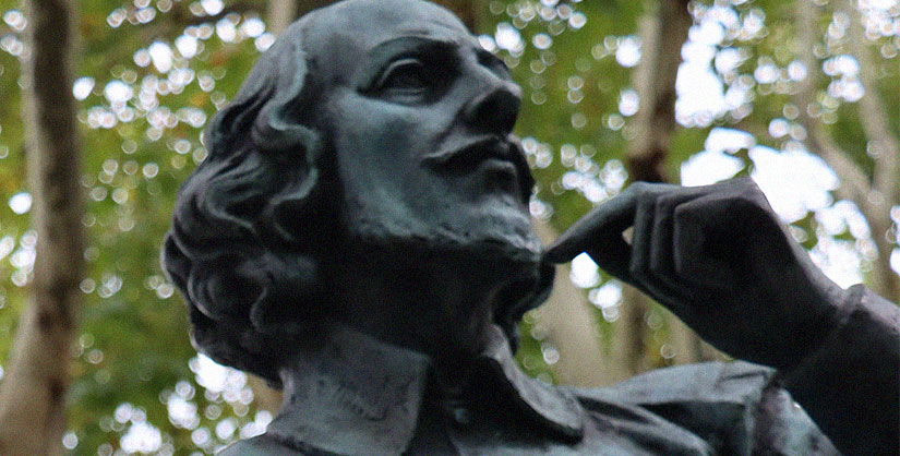 Shakespeare statue with contemplative pose | Readable.com, readability tools